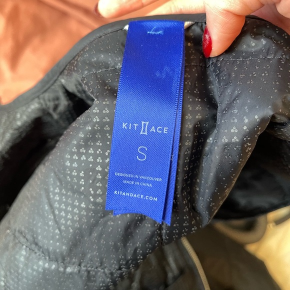 *SOLD** KIT + ACE Reversible Vest - Picture 2 of 6